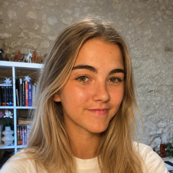 Babysitter in Saint-Germain-du-Salembre: Lilly