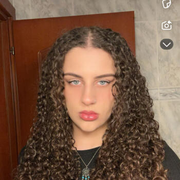 Babysitter στην περιοχή Βάρη: Demi