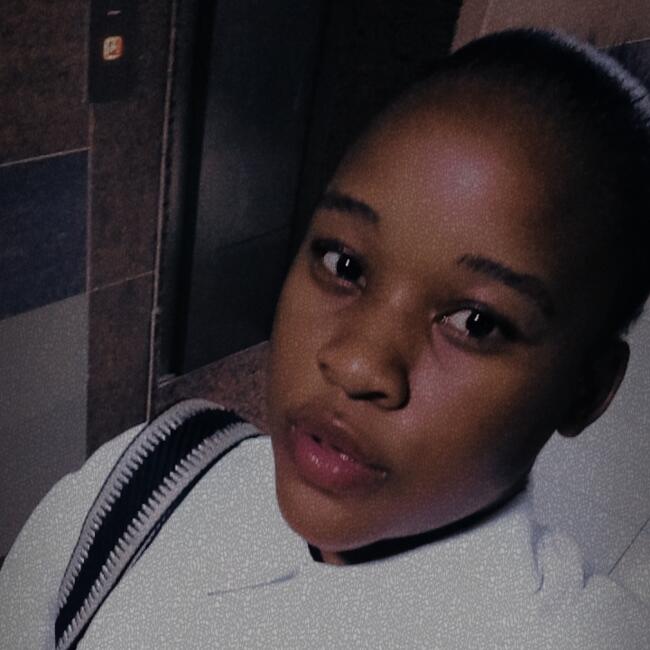 Babysitter in Sharjah city: Chloe