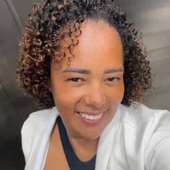 Babysitter in Juiz de Fora: Larissa