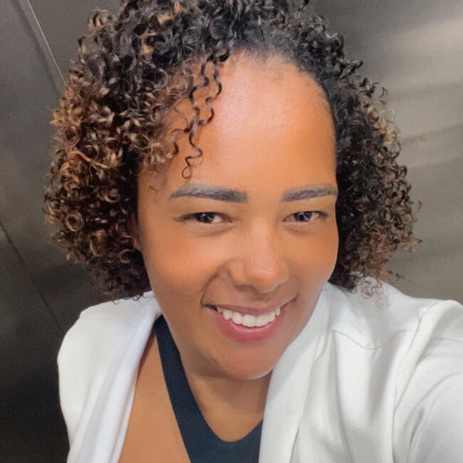 Babysitter in Juiz de Fora: Larissa