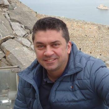 Δουλειά για babysitter στην περιοχή Αθήνα: δουλειά φύλαξης παιδιών Lambros