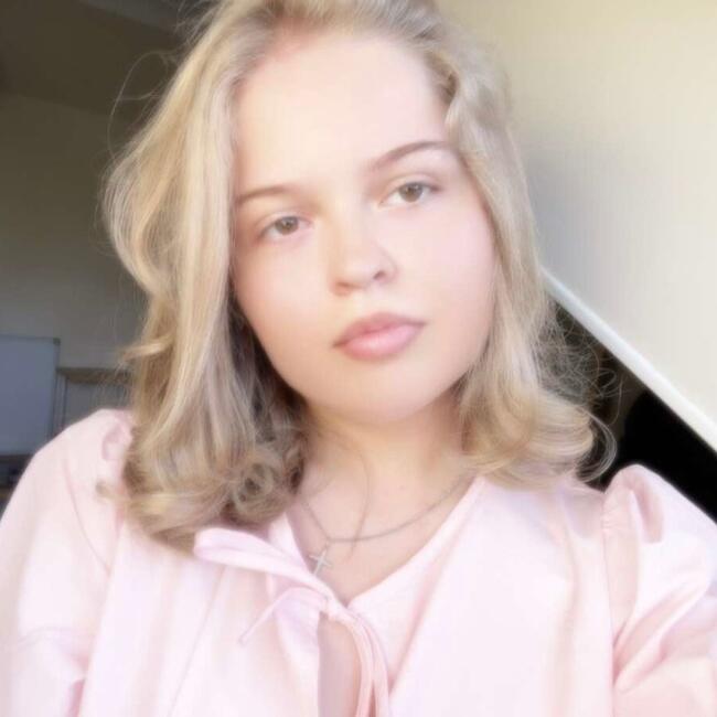 Babysitter in Saint-Avit-les-Guespières: Manon