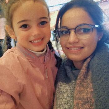 Babysitter in Cannes: Nawelle