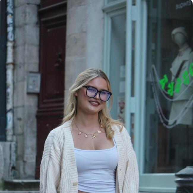 Babysitter in Boucau: Angélina