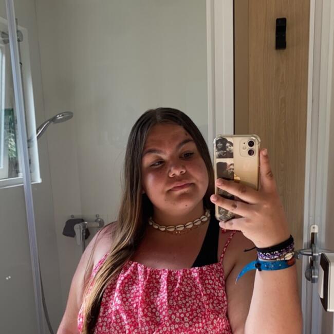 Babysitter in Mesnil-sur-l'Estrée: Flauralie