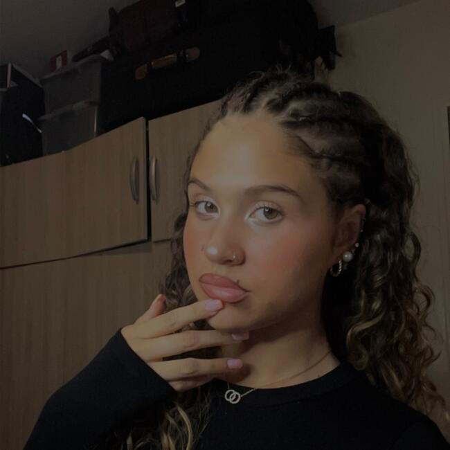 Babysitter in Chennevières-sur-Marne: Coralie