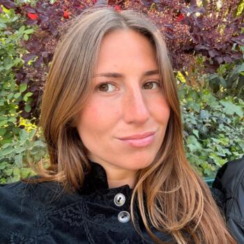 Babysitter in Paris: Julia