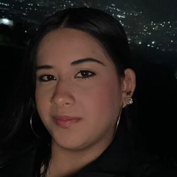 Niñera Pereira: Laura Isabel Vélez
