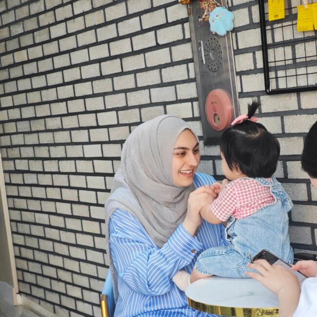 Babysitter in Seoul: Ammara