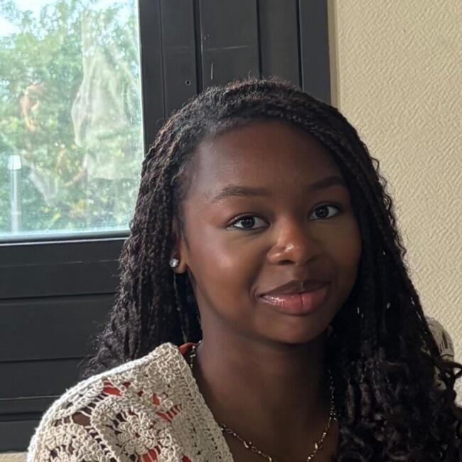 Babysitter in Osny: Pauline