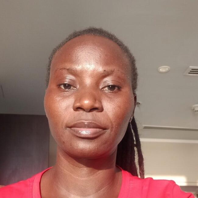 مربية أطفال في دبي: Norah