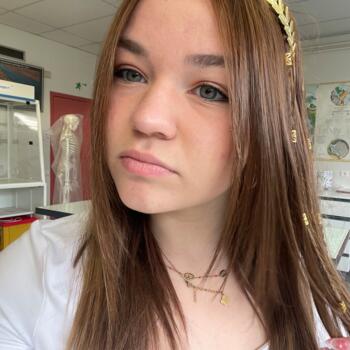 Babysitter in La Foye-Monjault: Flora