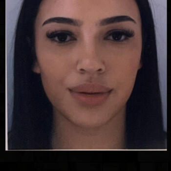 בייביסיטר ב- Mulhouse: Mahira