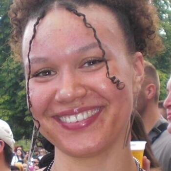 Babysitter in Paris: Saly