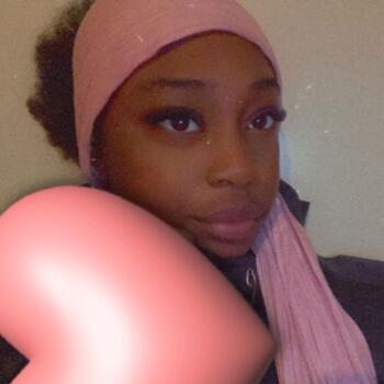 Babysitter in Val-de-Reuil: Nissie