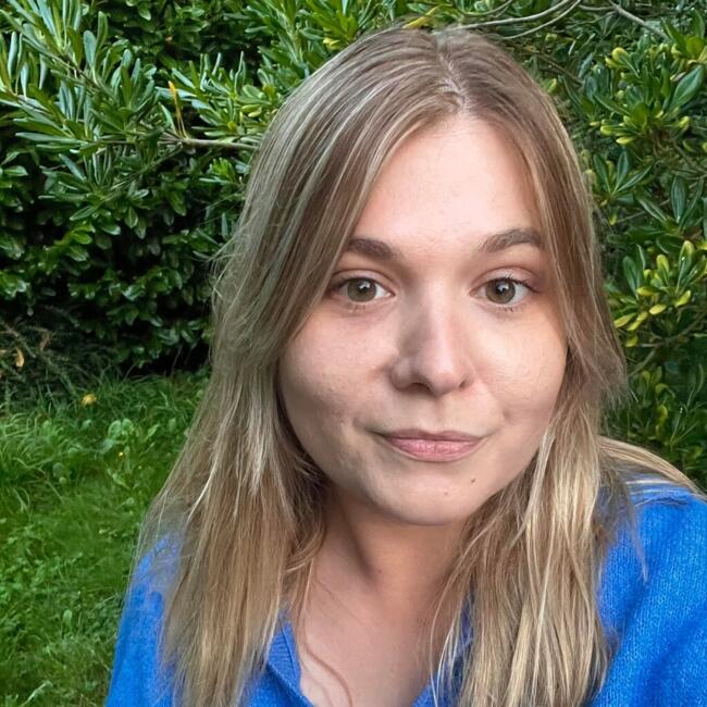 Babysitter in Josselin: Laura