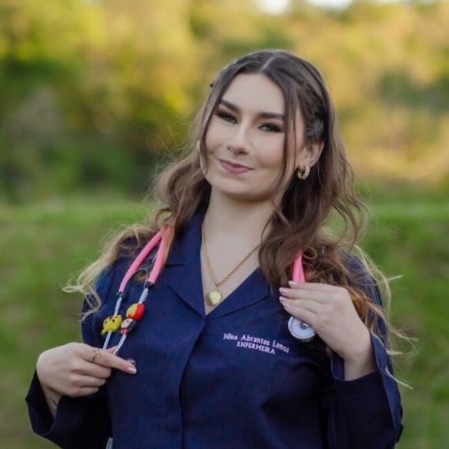 Babysitter in Pelotas: Nina