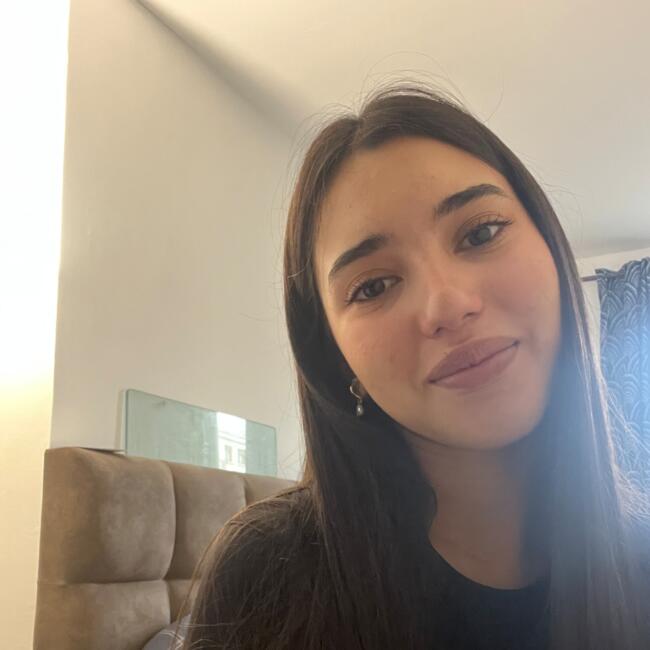 Babysitter in Courbevoie: Valeria