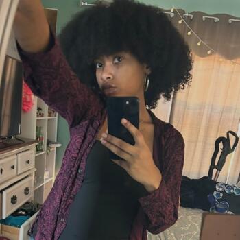 Babysitter in Richmond Hill: Gabriela