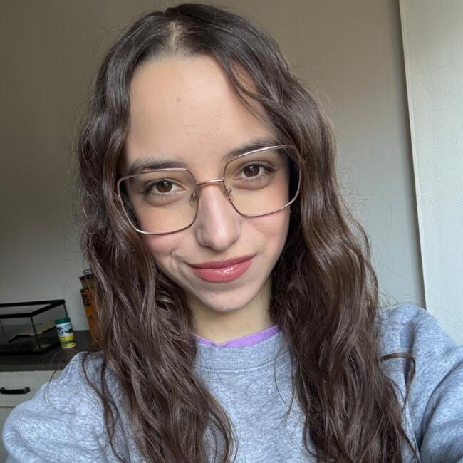 Babysitter in Angers: Lola