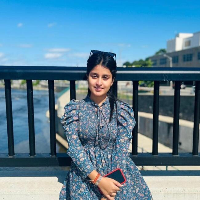 Baby-sitter in Surrey: Himanshi