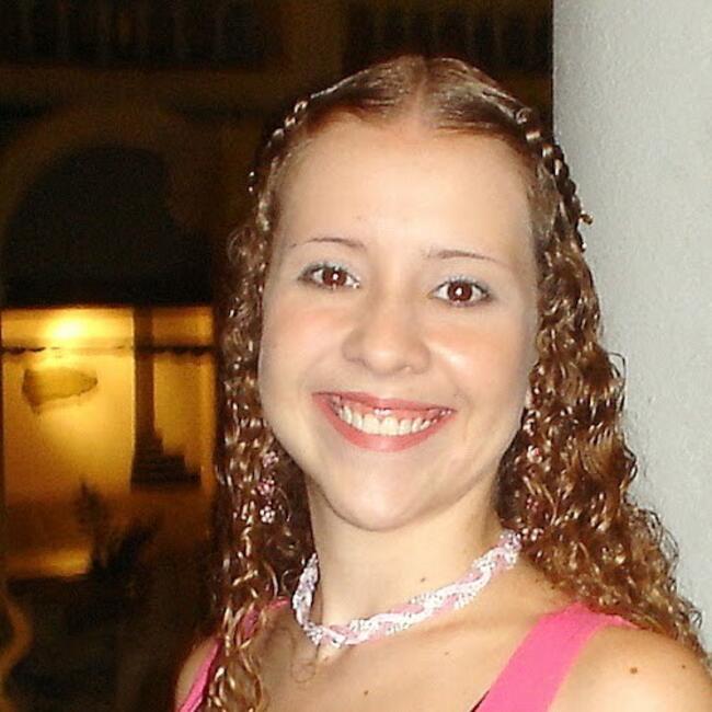 Emprego de babá em Recife: Mirella