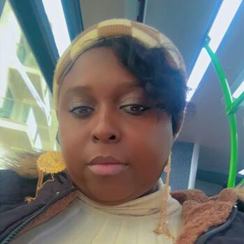 Babysitter San Pawl il-Baħar: Glory Aramide 