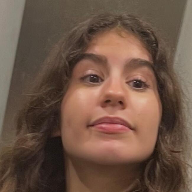 Babysitter in Cernay-la-Ville: Rose