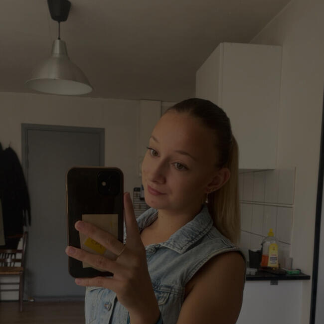 Babysitter in Guingamp: Charlotte