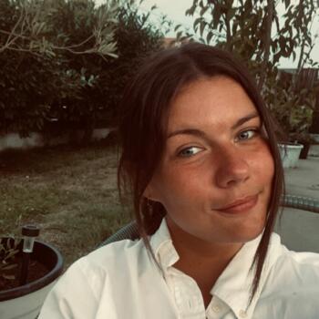 Babysitter in Biarritz: Iona