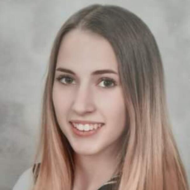 Babysitter in Sopron: Dóra