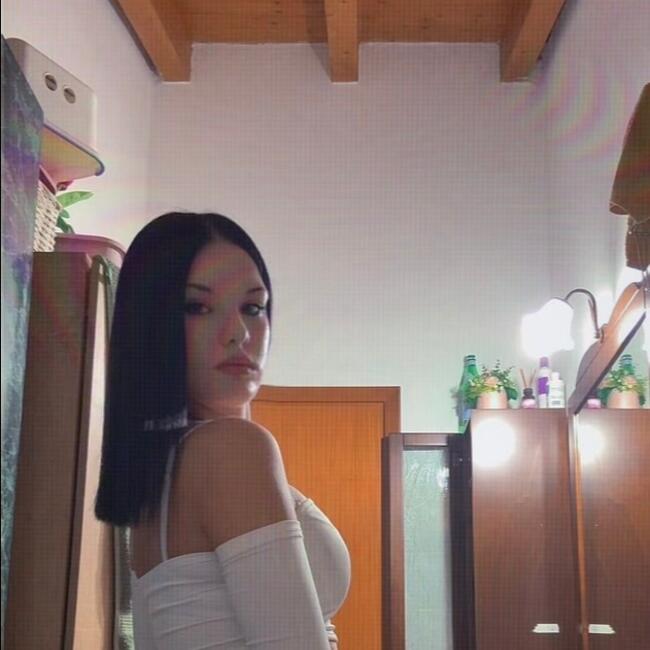 Babysitter a Tradate: Kira