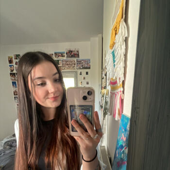 Babysitter in Bayonne: Lena