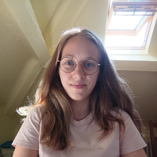 Babysitter in Rouen: Lola