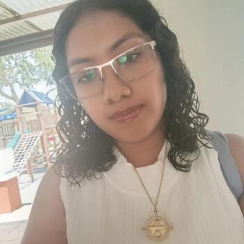 Babysitter in Villa Nueva: María