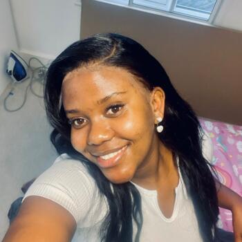 Babysitter in Crawley: Lorraine