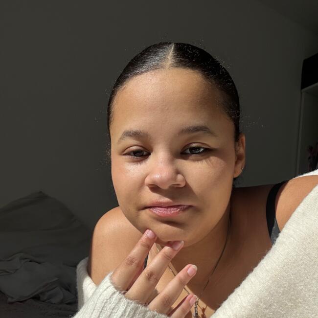 Babysitter in Leicester: Mia