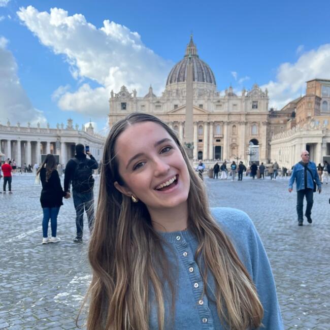 Canguro en Sevilla: Lucía