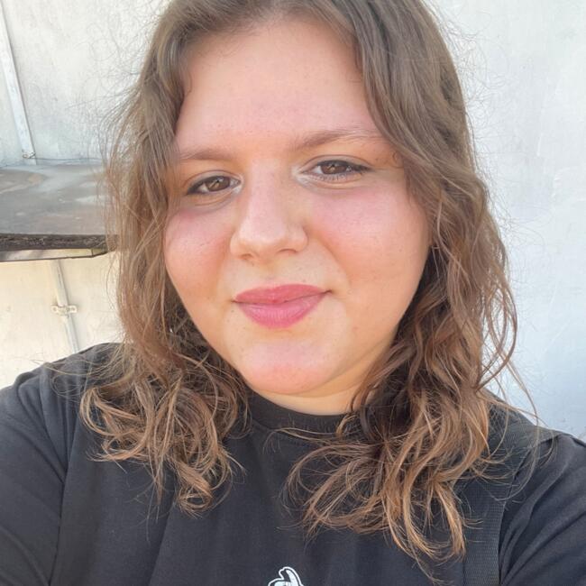 Babysitter στην περιοχή Μιντιλόγλι: ΛΑΜΠΡΙΝΗ