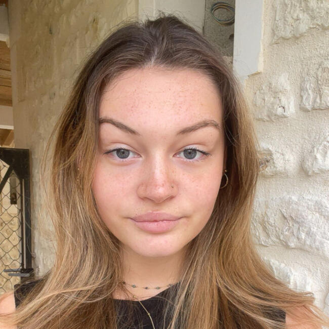 Babysitter in Bordeaux: Adèle