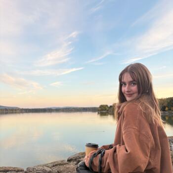 Babysitter in Budapest: Betti