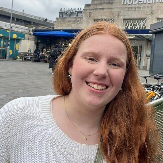 Babysitter in Esher: Alexandra