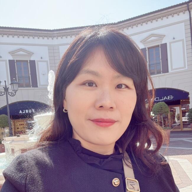 Babysitting job in Seongnam-si: Summer