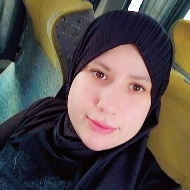 Babysitter in Oran: Amira