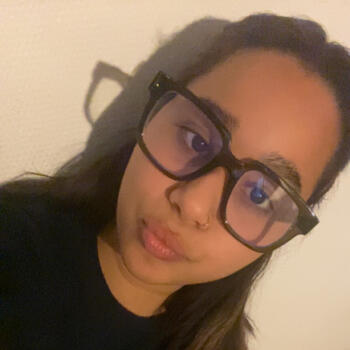 Babysitter in Paris: Lina