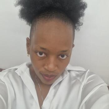 جليسة أطفال الدوحة: Joy