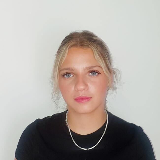 Babysitter in St Albans: Rhiannon