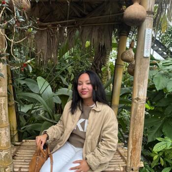 Babysitter Lenzburg: Julianny bautista