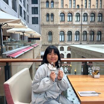 Babysitter Sydney: Emery